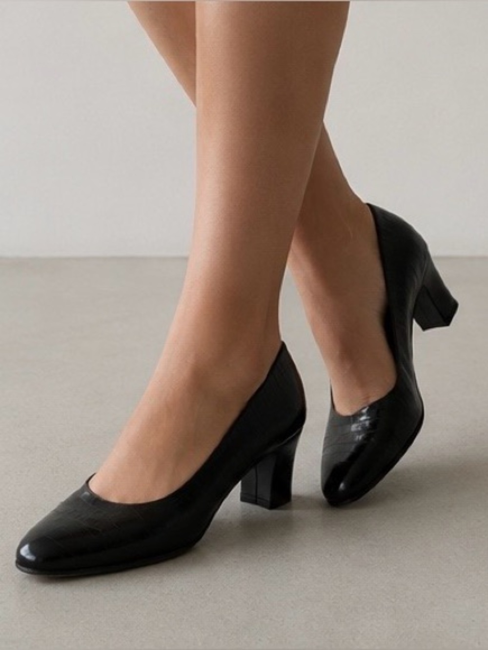 Salvatore Ferragamo Italian Leather Black Croc-Embossed Mid Heel Pumps - Picture 2 of 16